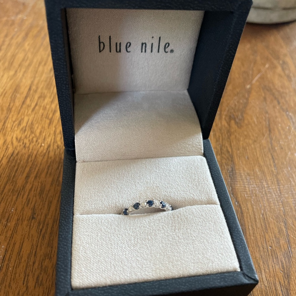 Elegant Blue and Silver Cluster Ring - Picture 5 of 6